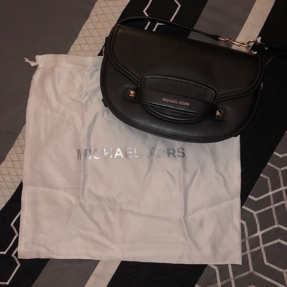 cary medium leather saddle bag